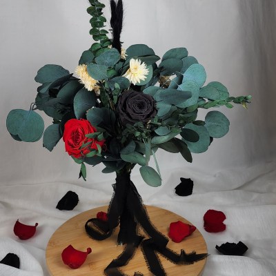 Elegant simple rose bouquet